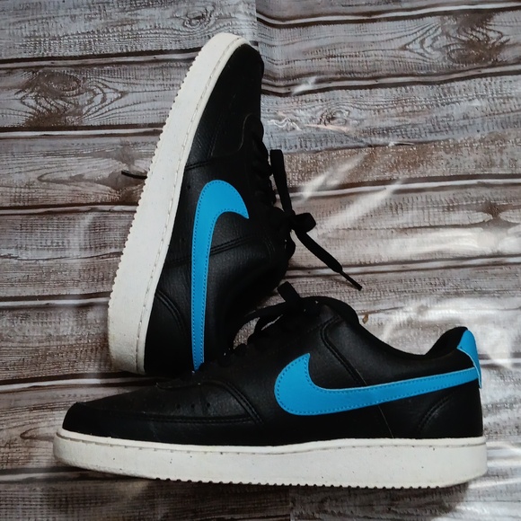 Nike shoes - Picture 4 of 5